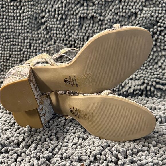 SHEIN Beige Snake Print Block Heels - Picture 7 of 8